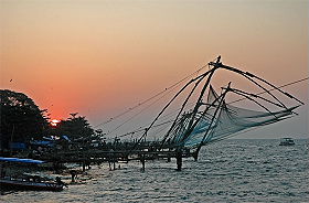 Voyage individuel privatif en voiture avec chauffeur privatis&eacute; en Inde - Croisi&egrave;re dans les backwaters du Kerala et temples du Tamil Nadu, de Madras &agrave; Bangalore en pasant par Cochin, Pondichery, Madurai, Mysore... - Absolu Voyages